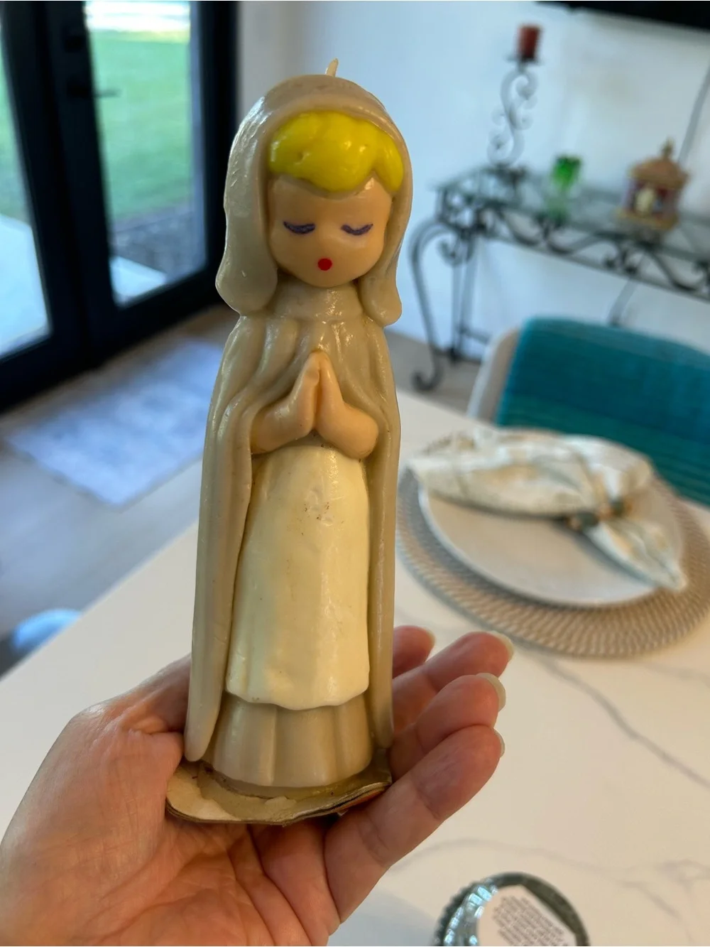 Vintage Sun Pilgrim Prayer Women Figure Candle in Beige and Yellow